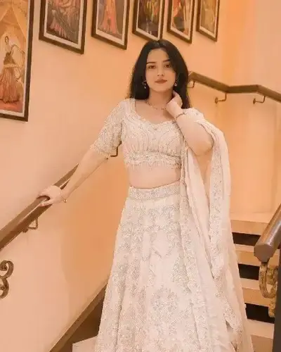 Escort Lunawada